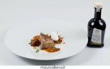 Spalla d'agnello delle Dolomiti lucane affumicato con radici di bosco, chutney di lampascioni al Ficotto e gelato allo yogurt